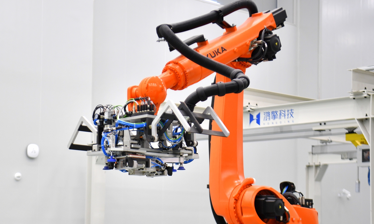 Production line at the satellite intelligent manufacturing pilot base of Hongqing Technology Photo: IC