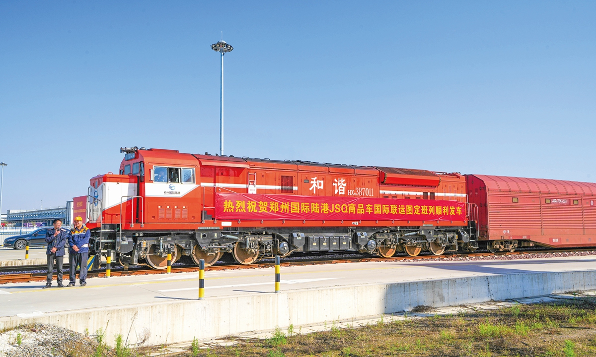 The first scheduled train for the international JSQ rail service line from central and eastern China to Tashkent, Uzbekistan, prepares to depart on October 21, 2026. Photo: VCG