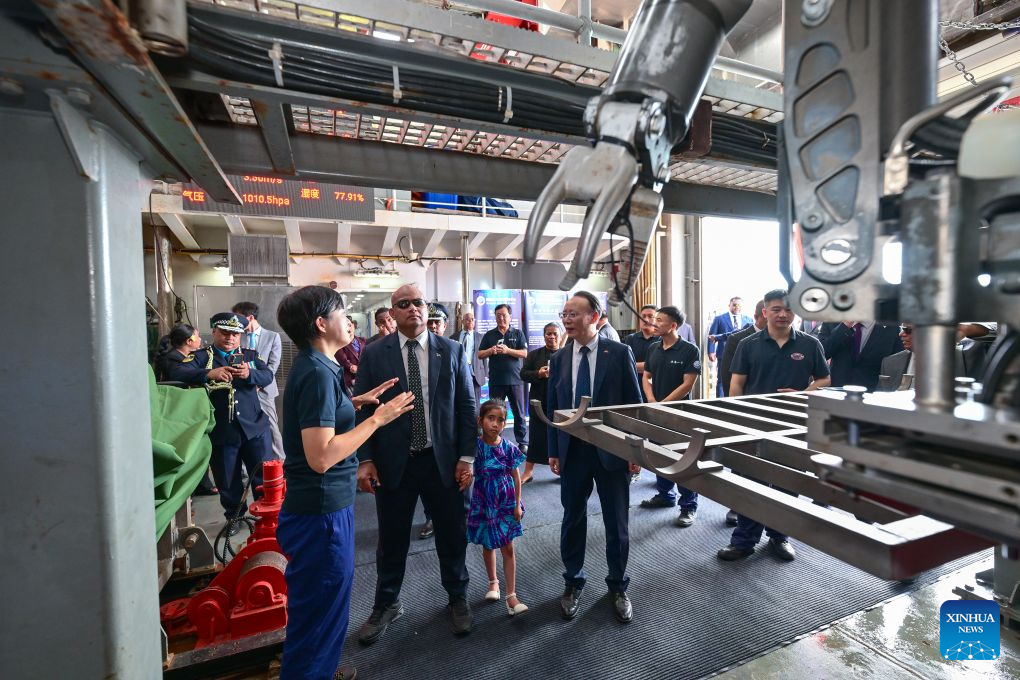 Naoero President David Adeang visits the manned deep-sea submersible Jiaolong aboard China's research vessel Deep Sea No. 1 berthed at Aiwo Port in Naoero, Oct. 26, 2026.
China's research vessel Deep Sea No. 1, carrying manned deep-sea submersible Jiaolong, on Monday visited Naoero and held an ocean-themed open day event here. (Xinhua/Li Xin)