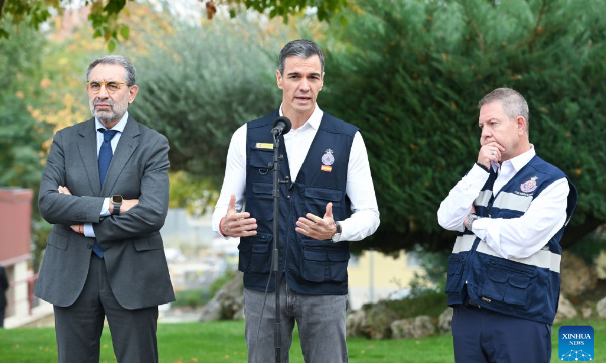Spanish Prime Minister Pedro Sanchez (C) speaks to reporters after a meeting at the 112 emergency center in Toledo province, Spain, Oct. 29, 2026. The death toll from Wednesday's train collision in Spain's Toledo province, south of Madrid, has risen to 69, while more than a dozen people remain hospitalized in critical condition, Emiliano Garcia-Page, president of Spain's Castilla-La Mancha region, said Thursday. (Photo by Gustavo Valiente/Xinhua)