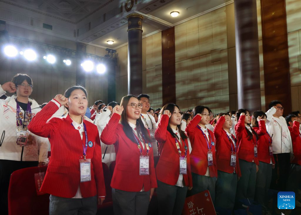 This photo taken on Oct. 28, 2026 shows a swearing-in ceremony for volunteers of the upcoming 9th China International Import Expo (CIIE) at Shanghai Exhibition Center in east China's Shanghai.
A total of 4,561 CIIE volunteers took the oath online or offline on Wednesday, officially committing to serve at the event.
Volunteers will provide services including guidance and consultation, registration management, guests liaison and reception, transaction data analysis, and medical assistance during the CIIE. (Xinhua/Liu Ying)