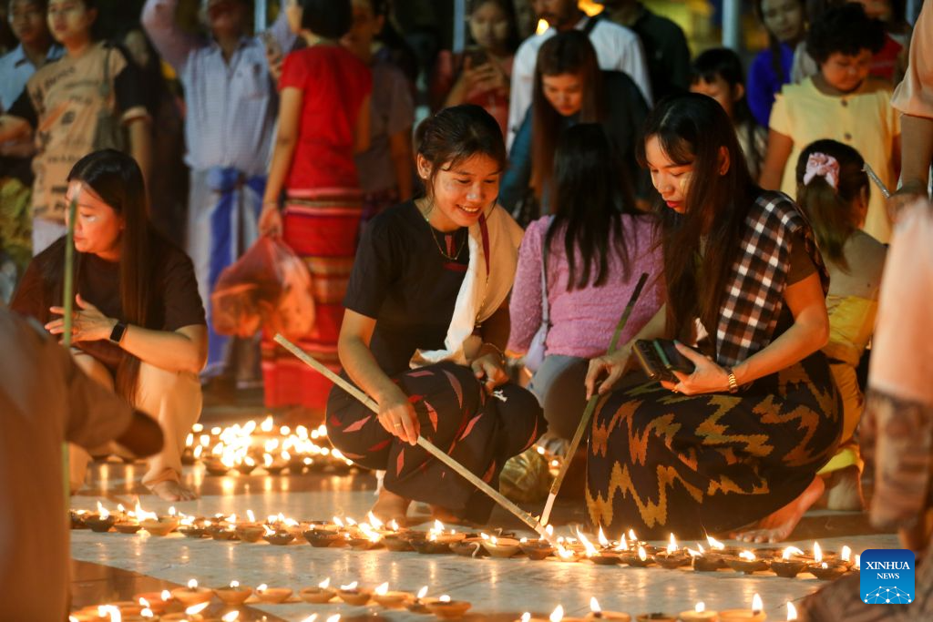 People light candles on the full moon day of Thadingyut festival at the Botahtaung Pagoda in Yangon, Myanmar, Oct. 26, 2026. (Xinhua/Myo Kyaw Soe)
