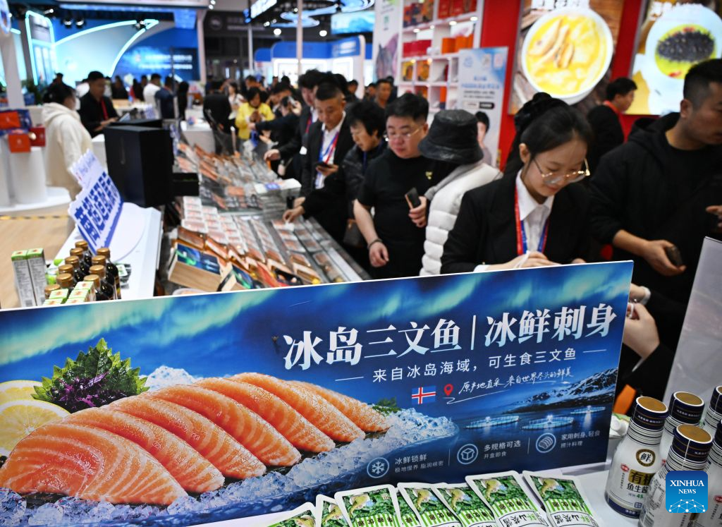 People visit the 29th China Fisheries & Seafood Expo in Qingdao, east China's Shandong Province, Oct. 28, 2026. The expo kicked off here on Wednesday, with an exhibition area of approximately 120,000 square meters, showcasing exhibits covering aquatic raw materials and processed products, aquaculture and processing technologies and equipment, and cold chain logistics facilities. The expo, which will last until Oct. 30, has attracted numerous domestic and international manufacturers and buyers to seek business opportunities. (Xinhua/Li Ziheng)