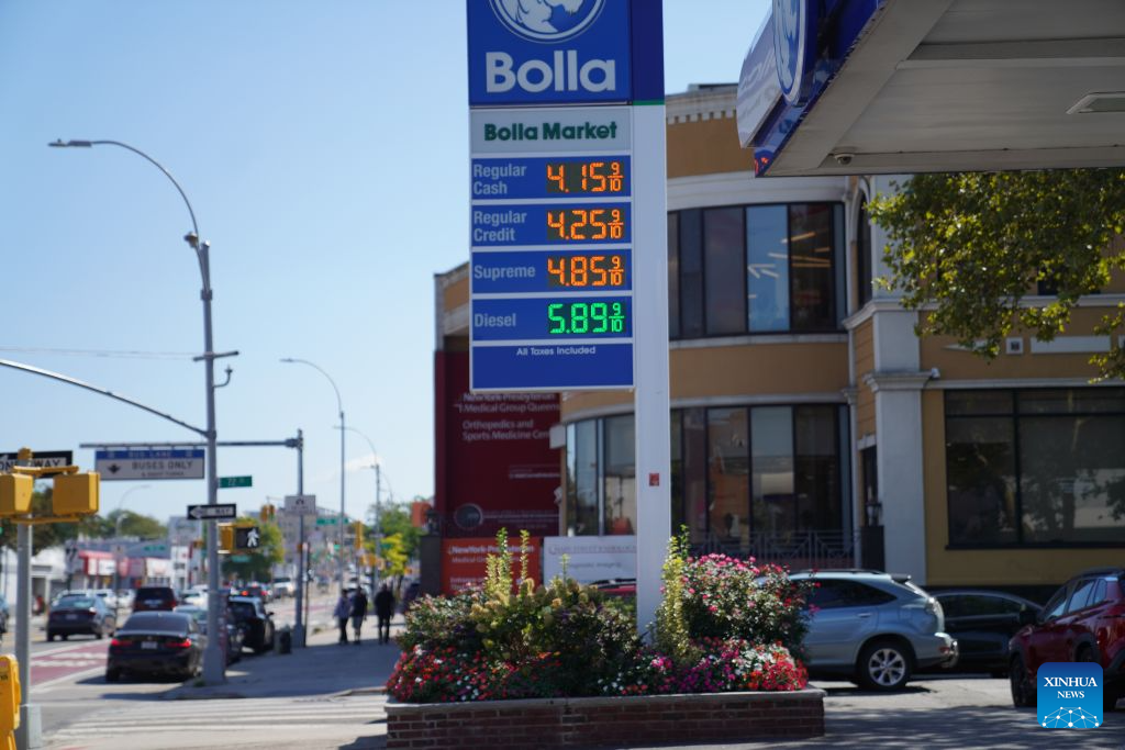 This file photo taken on Sept. 4, 2026 shows the gasoline price at a gas station in New York, the United States. U.S. inflation accelerated in September as consumers paid more for gasoline and other energy goods, according to data released by the U.S. Bureau of Economic Analysis (BEA) on Oct. 29, 2026. (Xinhua/Zhang Fengguo)