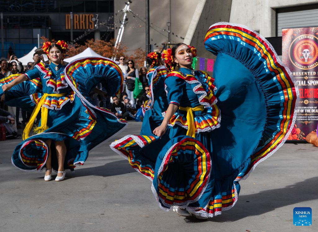 Dressed-up dancers perform traditional Mexican folk dance at Catrinas Festival Canada 2026 in Toronto, Canada, on Oct. 25, 2026. The annual Catrinas Festival was held here from Oct. 24 to 25, showcasing Mexican Day of the Dead (Día de Muertos) cultural traditions. (Photo by Zou Zheng/Xinhua)