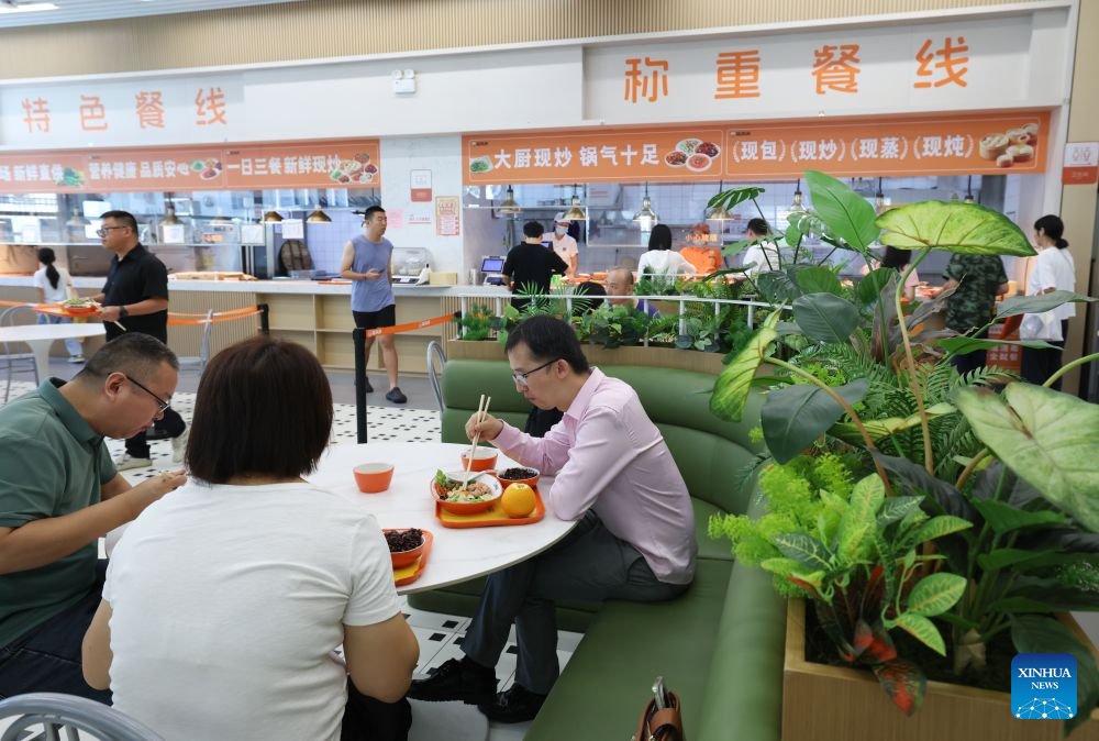 People dine at a canteen of Liya community public service center in Nanshan District of Shenzhen, south China's Guangdong Province, Oct. 25, 2026. Shenzhen has been steadily improving the network and functions of its community public service centers since 2015, and has now built more than 4,400 such centers of various types. With each center covering a roughly one-kilometer, 15-minute walking radius, the network delivers all-age-friendly services to local residents, tourists, and foreign visitors.

In recent years, the centers have regularly hosted a rich variety of cultural and recreational activities, and provided amenities including public reading rooms, nursery facilities and community canteens. Receiving over 400,000 visits every day across the network, they function as both convenient public service platforms and venues for community consultation and exchanges, bringing greater warmth to community-level urban governance. (Xinhua/Mao Siqian)