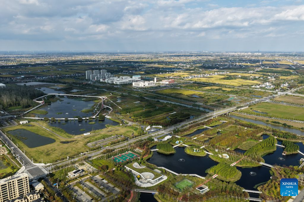 An aerial drone photo taken on Oct. 27, 2026 shows the Heming Park and its surrounding scenery in Rudong County of Nantong City, east China's Jiangsu Province. In recent years, Rudong County in Nantong City has made efforts to improve its aquatic ecological environment. Water environment of the three rivers, namely the Taiyun River, the Jueju River and the Juekan River, which run through the county, has undergone sound remediation. Along these waterways, the Heming Park and the bank areas of tributaries have all formed a picturesque urban landscape for people to enjoy their leisure time. (Xinhua/Ji Chunpeng)