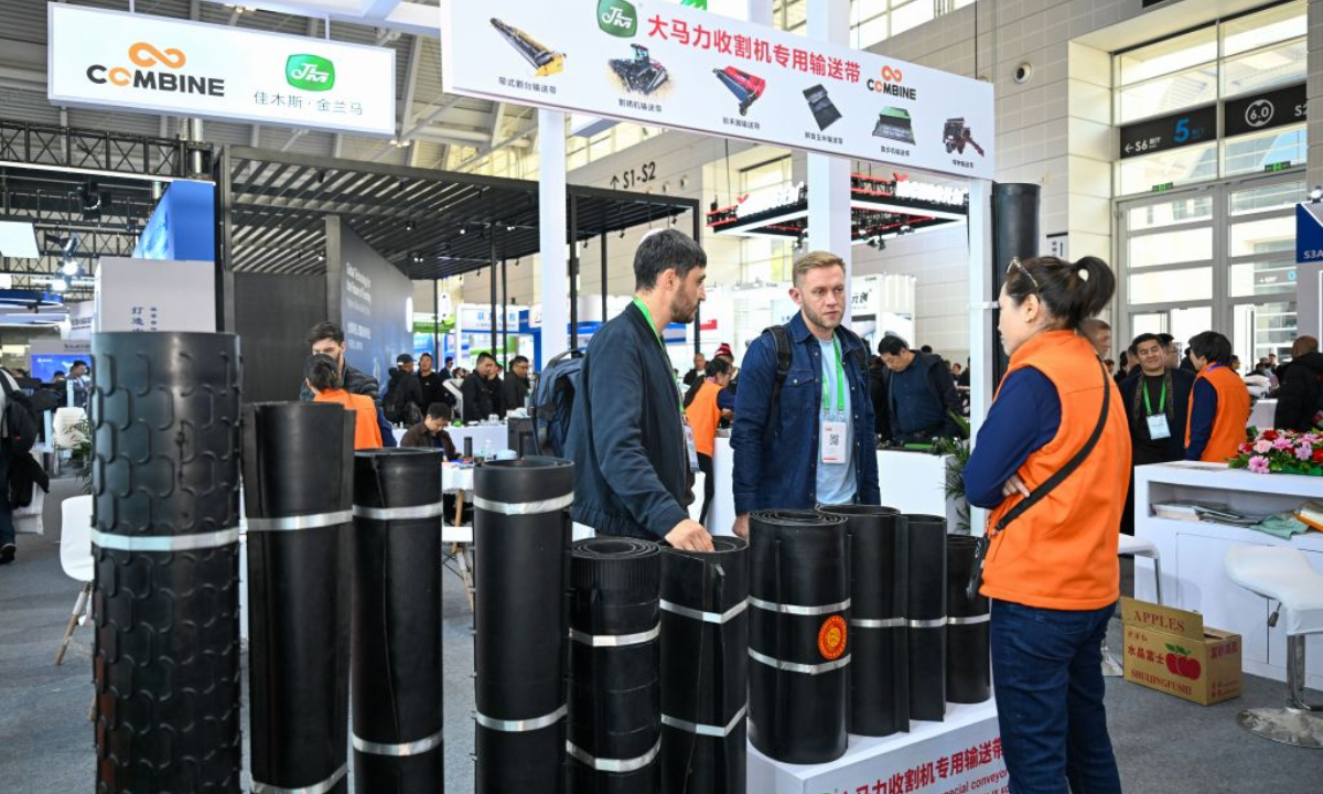 Foreign visitors learn about farm machinery parts during the China International Agricultural Machinery Exhibition (CIAME) 2026 at the National Convention and Exhibition Center (Tianjin) in Tianjin, north China, Oct. 26, 2026. (Xinhua/Sun Fanyue)