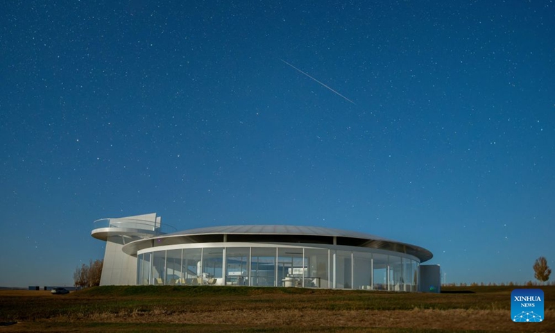 This photo taken on Oct. 21, 2026 shows the Orionid meteor shower in the sky over a scenic spot in the Mongolian Autonomous County of Dorbod, Daqing City, northeast China's Heilongjiang Province. The Orionid meteor shower, caused by remnants from Halley's comet, peaked on Wednesday and Thursday. Photo: Xinhua
