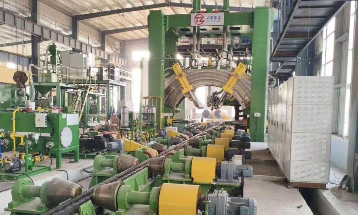 China's domestically developed 2.8-meter longitudinal welded pipe machine Photo: Courtesy of Taiyuan Heavy Machinery Group Co.