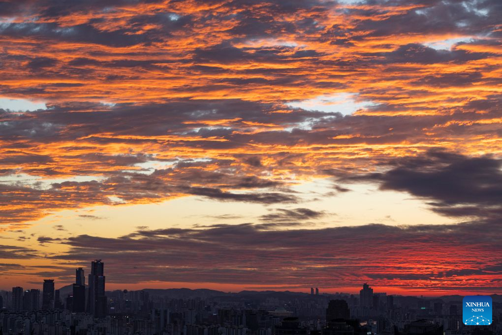 This photo taken on Oct. 25, 2026 shows a view at sunset in Seoul, South Korea. (Photo by Jun Hyosang/Xinhua)