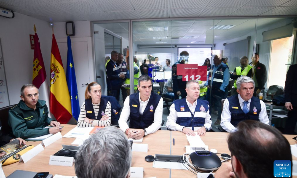 Spanish Prime Minister Pedro Sanchez (C) attends a meeting at the 112 emergency center in Toledo province, Spain, Oct. 29, 2026. The death toll from Wednesday's train collision in Spain's Toledo province, south of Madrid, has risen to 69, while more than a dozen people remain hospitalized in critical condition, Emiliano Garcia-Page, president of Spain's Castilla-La Mancha region, said Thursday. (Photo by Gustavo Valiente/Xinhua)