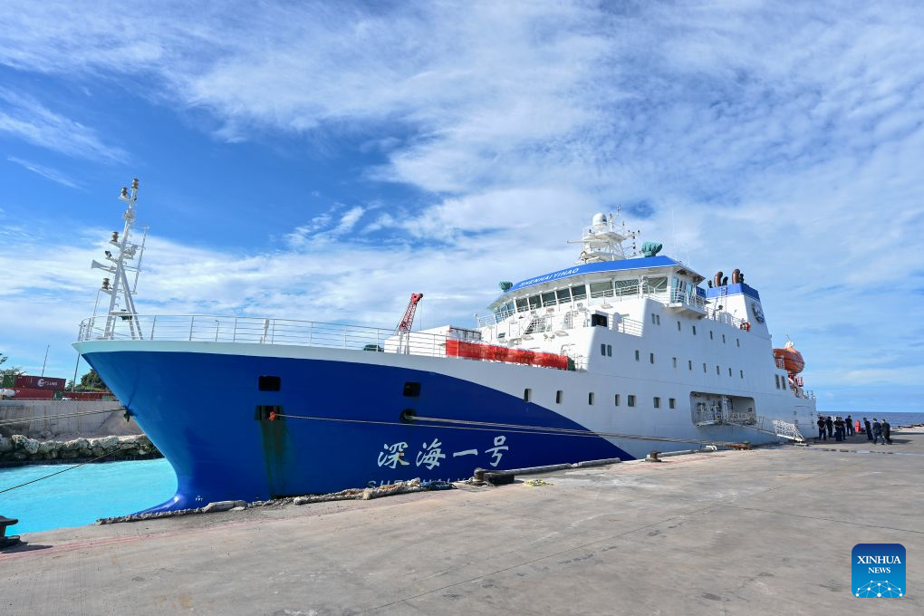 This photo taken on Oct. 26, 2026 shows China's research vessel Deep Sea No. 1 berthed at Aiwo Port in Naoero.
China's research vessel Deep Sea No. 1, carrying manned deep-sea submersible Jiaolong, on Monday visited Naoero and held an ocean-themed open day event here. (Xinhua/Li Xin)
