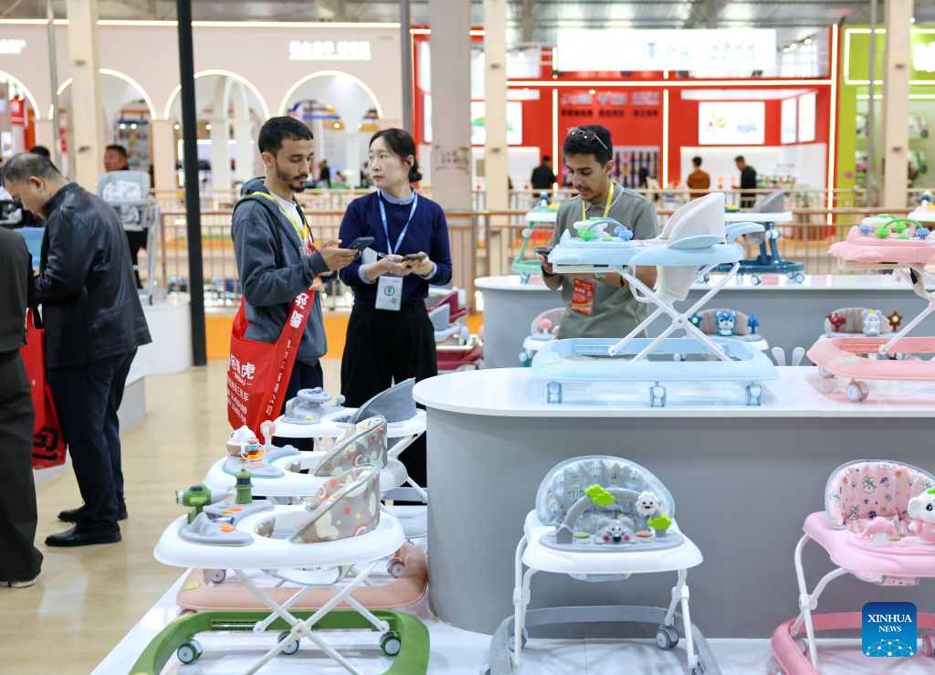 Merchants visit the 22nd International Bicycles, Baby Strollers and Toys Fair in Pingxiang County, north China's Hebei Province, Oct. 27, 2026.
Housing more than 1,700 booths, the fair opened here on Tuesday, attracting merchants from over 50 countries and regions. (Xinhua/Mu Yu)