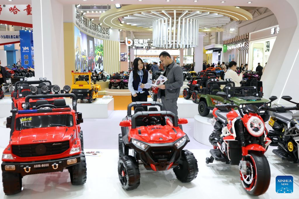 Merchants visit the 22nd International Bicycles, Baby Strollers and Toys Fair in Pingxiang County, north China's Hebei Province, Oct. 27, 2026.
Housing more than 1,700 booths, the fair opened here on Tuesday, attracting merchants from over 50 countries and regions. (Xinhua/Mu Yu)