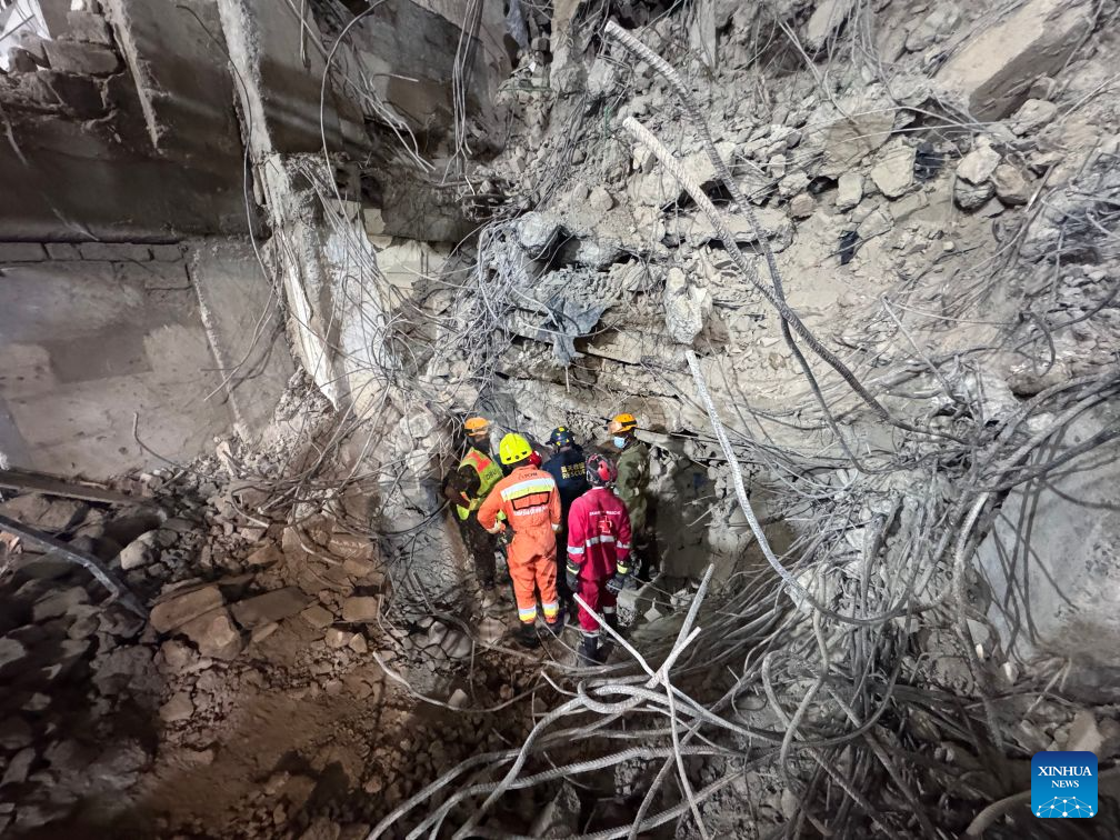 A Chinese rescuer (in blue) works with other rescuers at the site of a building collapse in Eastleigh, Nairobi, Kenya, on Oct. 27, 2026. (Blue Sky Rescue/Handout via Xinhua)