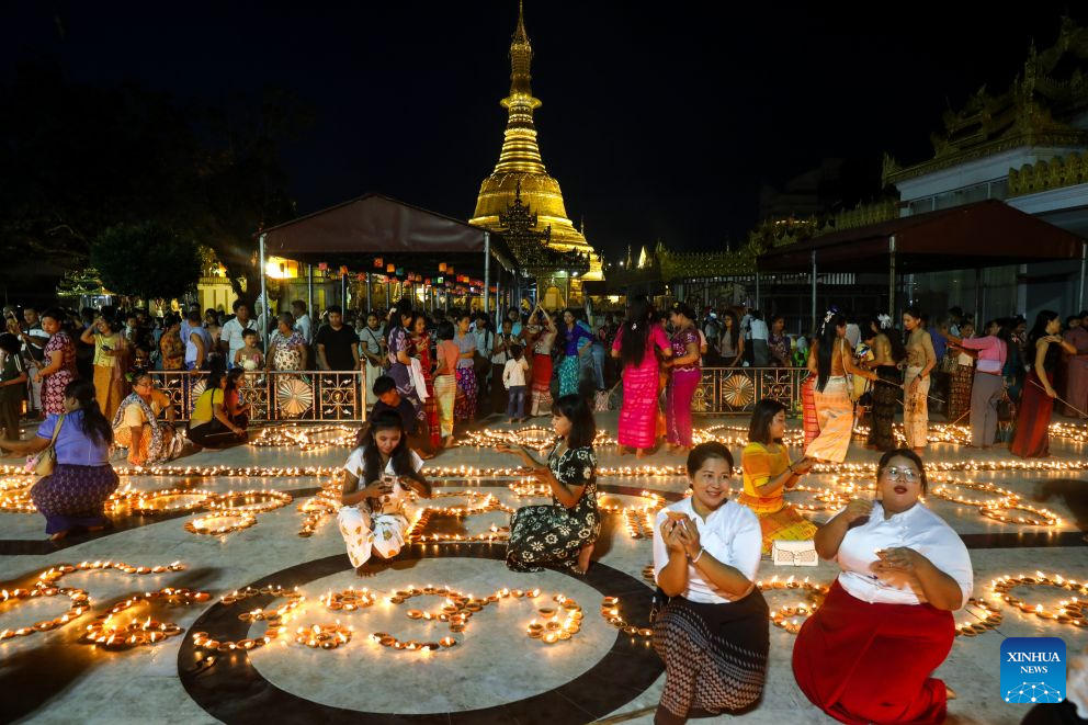 People light candles on the full moon day of Thadingyut festival at the Botahtaung Pagoda in Yangon, Myanmar, Oct. 26, 2026. (Xinhua/Myo Kyaw Soe)