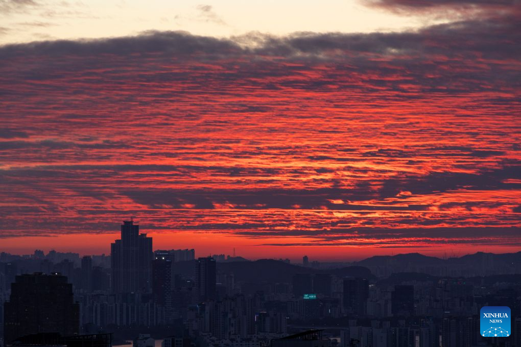 This photo taken on Oct. 25, 2026 shows a view at sunset in Seoul, South Korea. (Photo by Jun Hyosang/Xinhua)