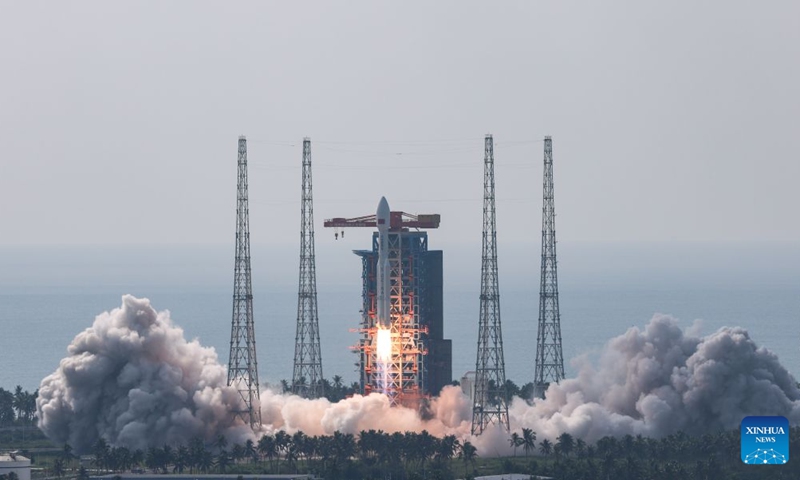 A Long March-8A carrier rocket carrying the 28th group of low-orbit internet satellites blasts off from the Hainan commercial spacecraft launch site in south China's Hainan Province, Oct. 25, 2026. The rocket lifted off at 10:03 a.m. (Beijing Time) on Sunday. The payloads entered the designated orbit. (Xinhua/Yang Guanyu)