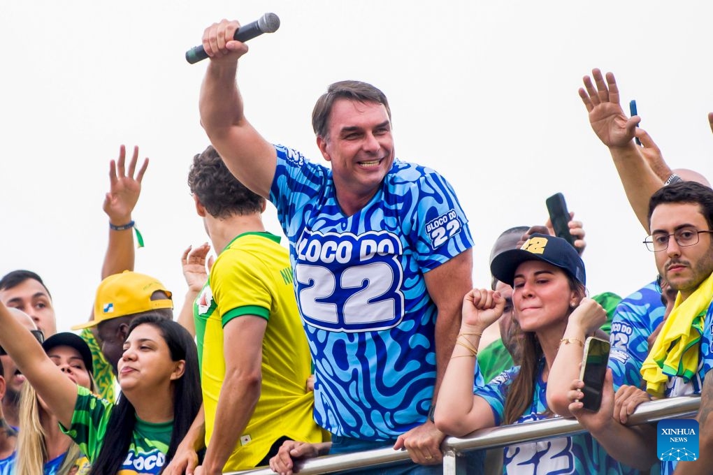 Brazilian Senator Flavio Bolsonaro (C), presidential candidate of Brazil's Liberal Party, attends a presidential campaign rally in Rio de Janeiro, Brazil, Oct. 24, 2026. Brazilian incumbent President and presidential candidate of Brazil's ruling Workers' Party Luiz Inacio Lula da Silva, and presidential candidate of Brazil's Liberal Party Flavio Bolsonaro held the last campaign rally on Saturday in Sao Paulo and Rio de Janeiro, respectively. The second round of voting for Brazil's 2026 presidential election will be held on Sunday. (Photo by Daniel Ramalho/Xinhua)