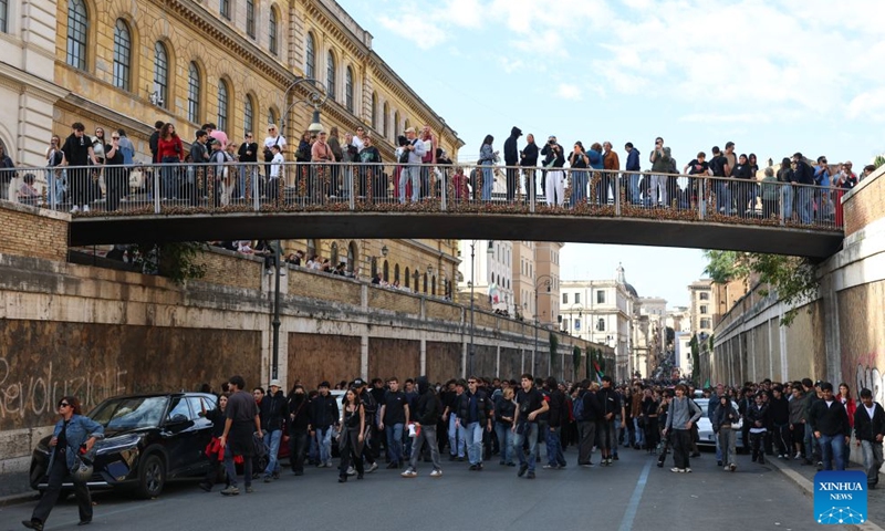 Demonstrators are seen during an anti-war march in Rome, Italy, Oct. 24, 2026. Protests over rising living costs, military expansion and increased arms spending swept across several Italian cities on Saturday, with clashes between demonstrators and police reported in multiple locations.
In Rome, demonstrators set off from Piazza della Repubblica, according to the ANSA news agency. Clashes erupted between protesters and police in the city center later in the evening, prompting police to use water cannons and tear gas in an attempt to disperse the crowds. (Xinhua/Wang Kaiyan)