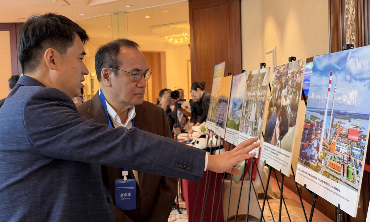 Irawan Ronodipuro, director of Foreign Relations of Gerindra Central Committee, listens to a working staff member at the Global Times' photo exhibition in Jakarta on October 19, 2026. Photo: Zhang Han/GT