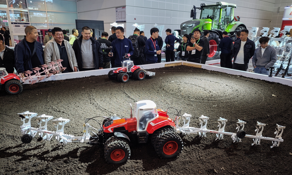 Visitors watch a demonstration of simulated remote-controlled agricultural machinery models at the 2026 China International Agricultural Machinery Exhibition (CIAME) in Tianjin on October 26, 2026. The 2026 CIAME has attracted more than 3,000 exhibitors from home and abroad, with exhibits covering large tractors, smart agricultural machinery, new-energy agricultural equipment and other products across the entire industry chain. Photo: cnsphoto