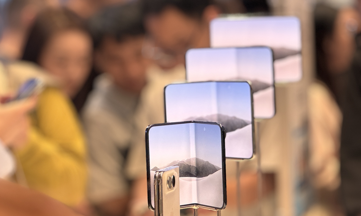 Customers try out the new iPhone Duo at a Apple Store in Shanghai on October 25, 2026. Photo: VCG