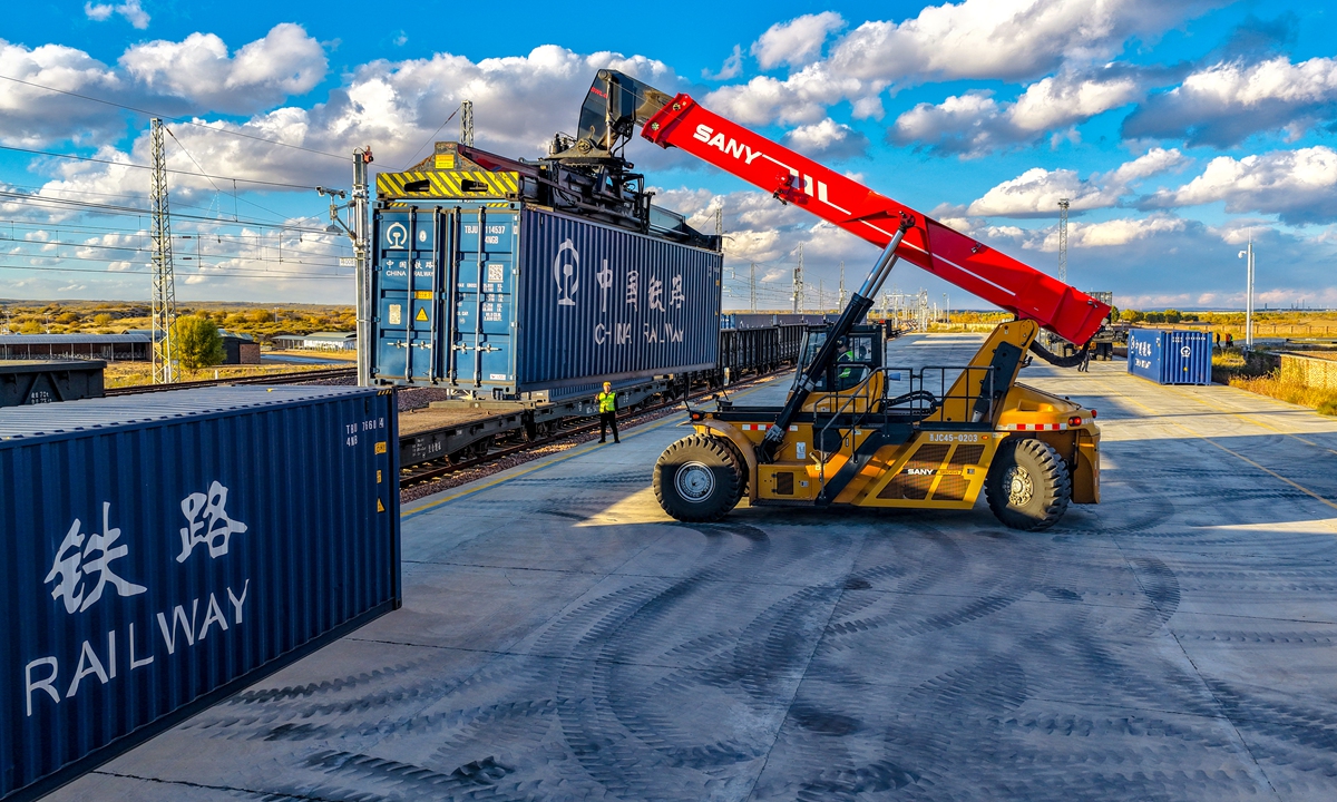 Freight train 86219 loaded with 50 carriages of polyethylene and polyvinyl chloride prepares to depart from Wushenzhao Station on the Haoji Railway in Ordos, North China's Inner Mongolia Autonomous Region, heading for Xiangzhou North Station in Hubei Province on October 26, 2026. The maiden run of this dedicated chemical general cargo train marks the official launch of freight services at Wushenzhao Station. Photo: VCG
