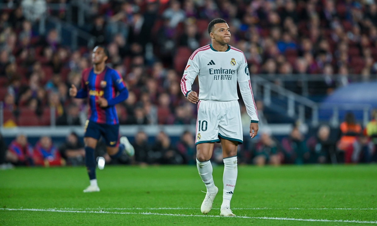 Kylian Mbappé of Real Madrid reacts during the match between FC Barcelona and Real Madrid at Camp Nou in Barcelona, Spain on October 25, 2026. Photo: VCG