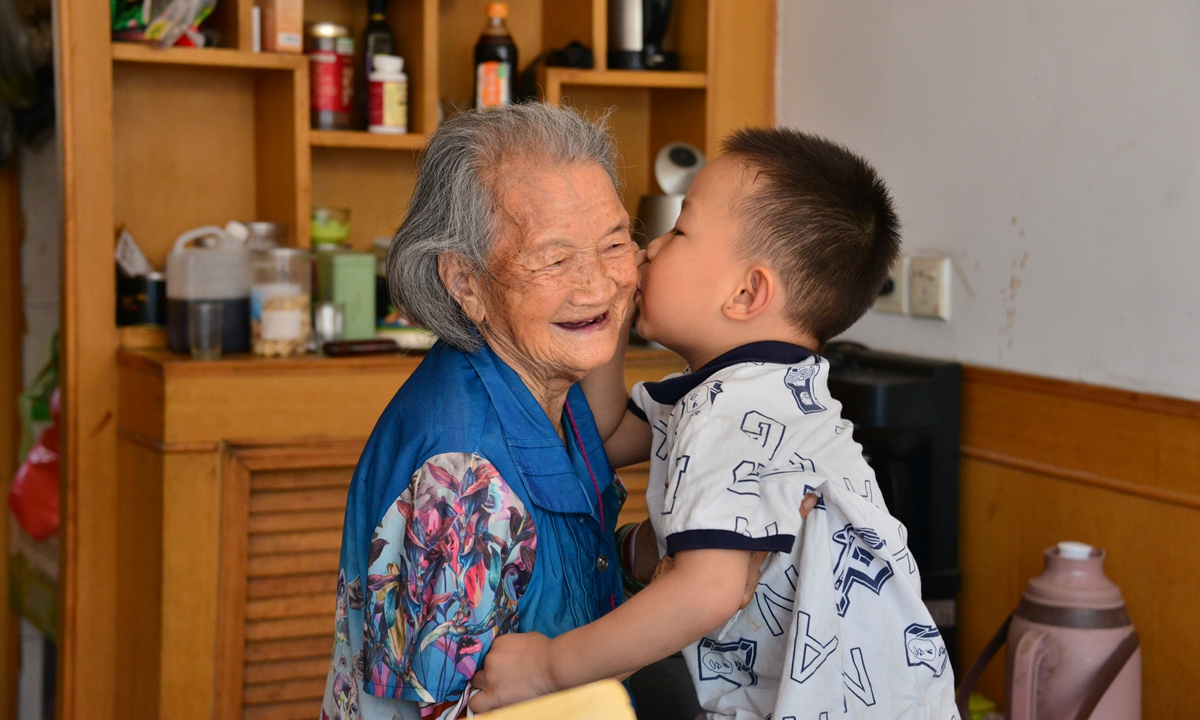 A woman over 100 years old spends time with her 3-year-old great-great-grandson in Zunhua, North China's Hebei Province, on May 31, 2026. Photo: VCG 
